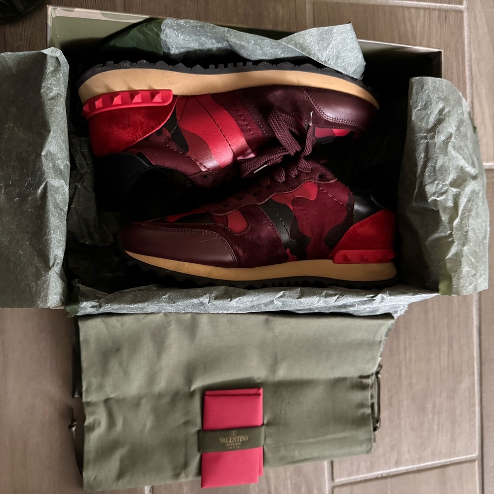 Valentino camouflage rockrunner sneaker women’s size 7